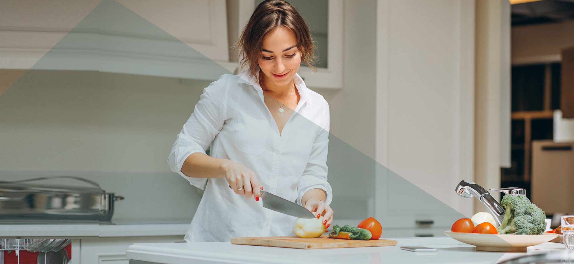 aerticulos de cocina como parrillas, ollas, cuharones